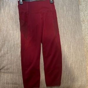 Old Navy Active Go-Dry Small Cropped Side Pockets Cranberry Workout Leggings